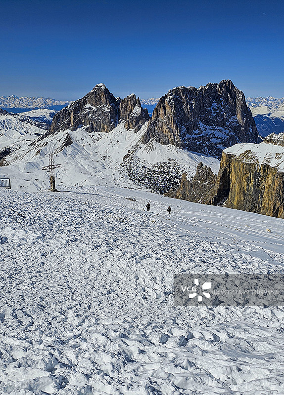 从意大利萨斯波尔多伊俯瞰多洛米蒂山脉图片素材