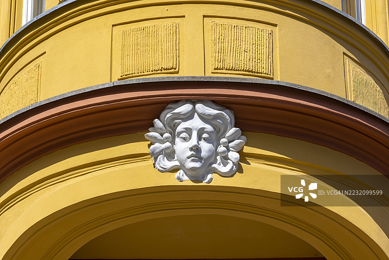 斯洛文尼亚卢布尔雅那1904年分裂主义德亨吉住宅上的浮雕图片素材