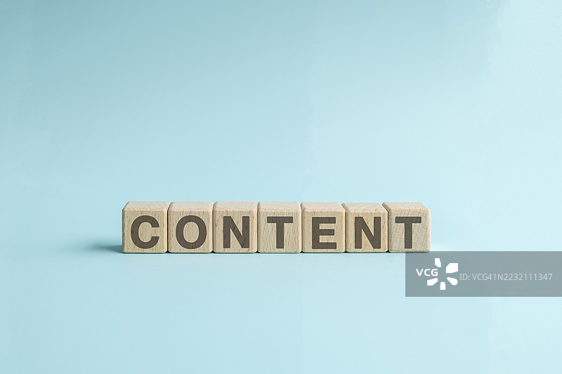 木制立方体块上的内容文本图片素材