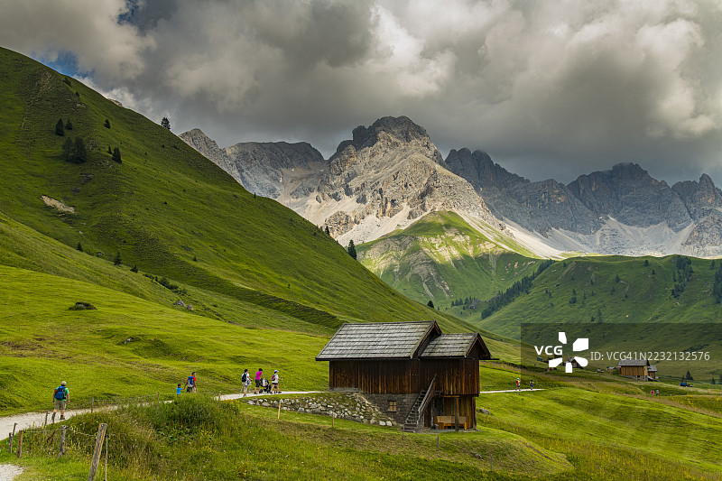 特伦蒂诺-阿尔托阿迪杰，徒步旅行的人们图片素材