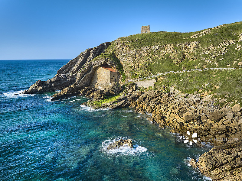 西班牙坎塔布里亚海岸的圣胡斯塔海滩图片素材