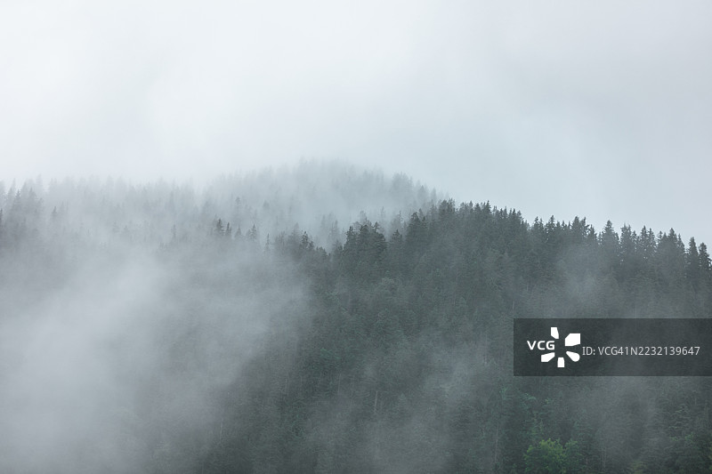 山中的雾气图片素材