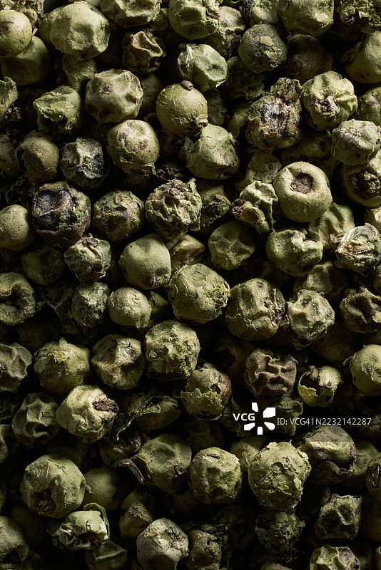 背景中的青椒粒。图片素材