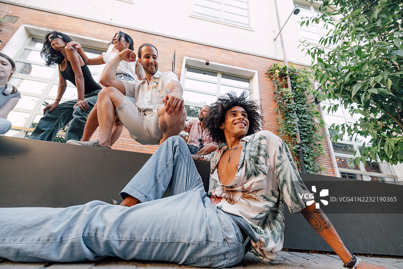 与朋友们的周末氛围图片素材