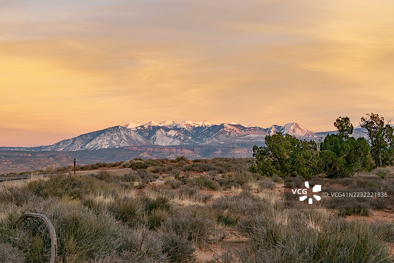 日落时分的壮丽山脉，摩押，美国图片素材