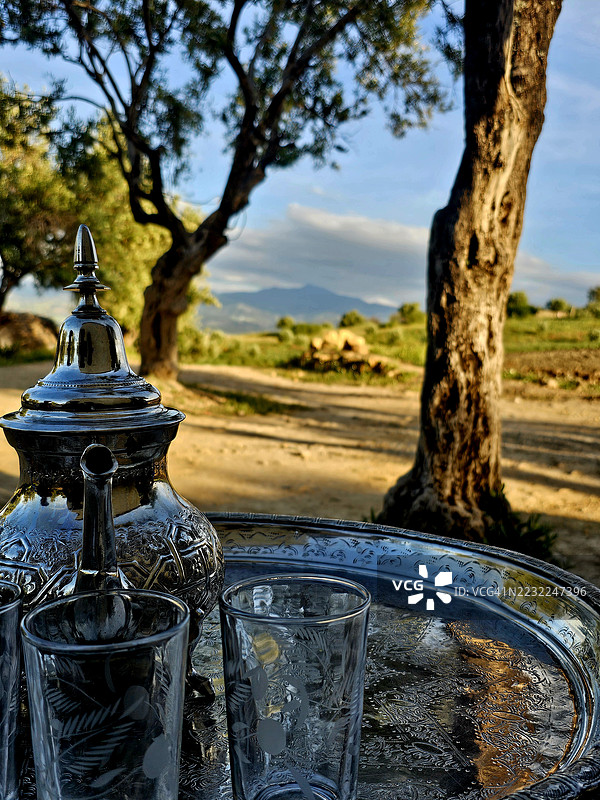 户外的传统摩洛哥茶具，哥伦比亚库马里博图片素材