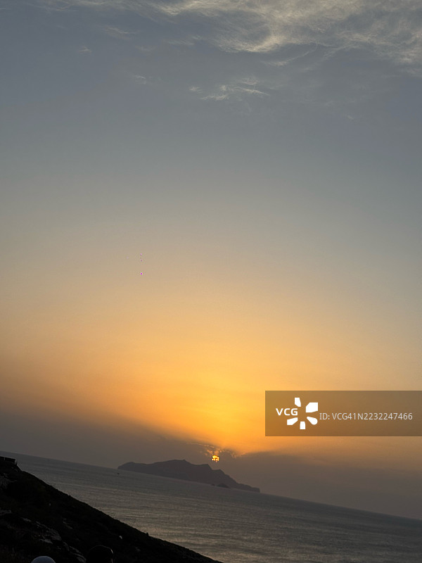 海上日落与岛屿剪影图片素材