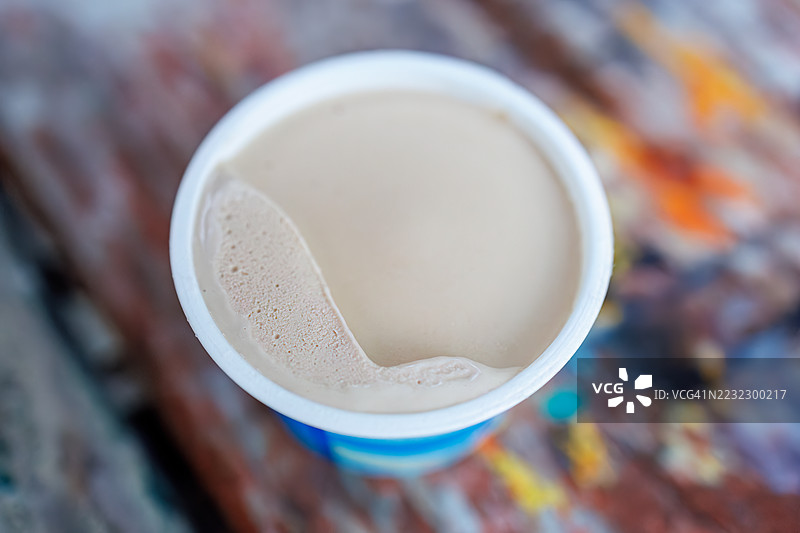 冲绳冰淇淋。蓝印冰淇淋的黑糖口味。日本冲绳县岛尻郡座间味岛，2025年6月29日。图片素材