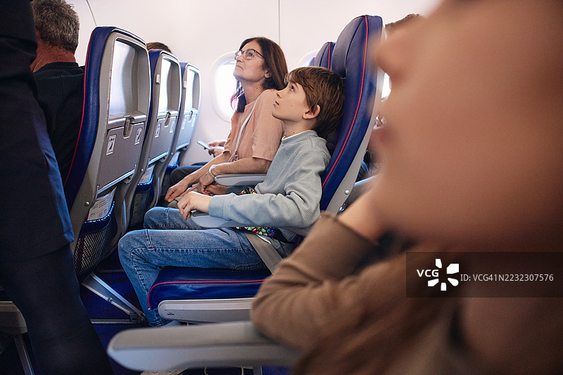 乘飞机旅行图片素材