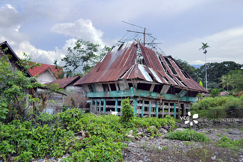 帕克帕克达伊里部落的传统建筑遭到破坏图片素材