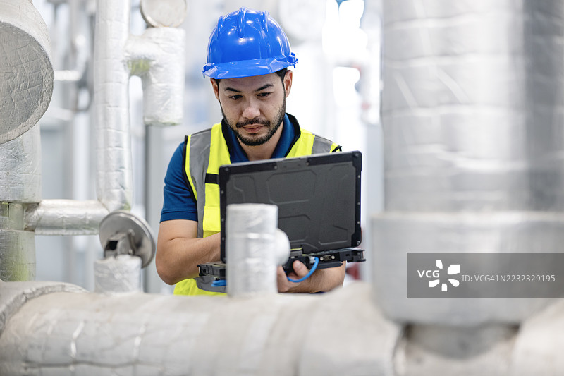 定期检查通过确保所有组件正常运作，提高系统的可靠性和可持续性，减少水冷却冷却器系统中意外停机的风险，采用预测性和定期维护。图片素材