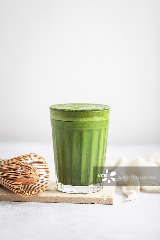 新鲜抹茶拿铁冰茶饮料图片素材
