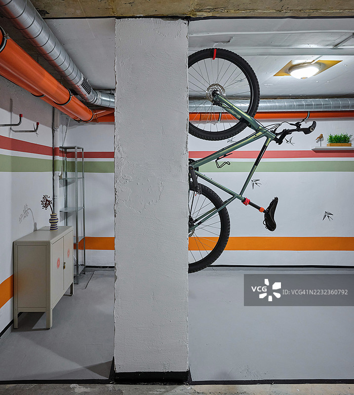 私人住宅中的地下车库图片素材