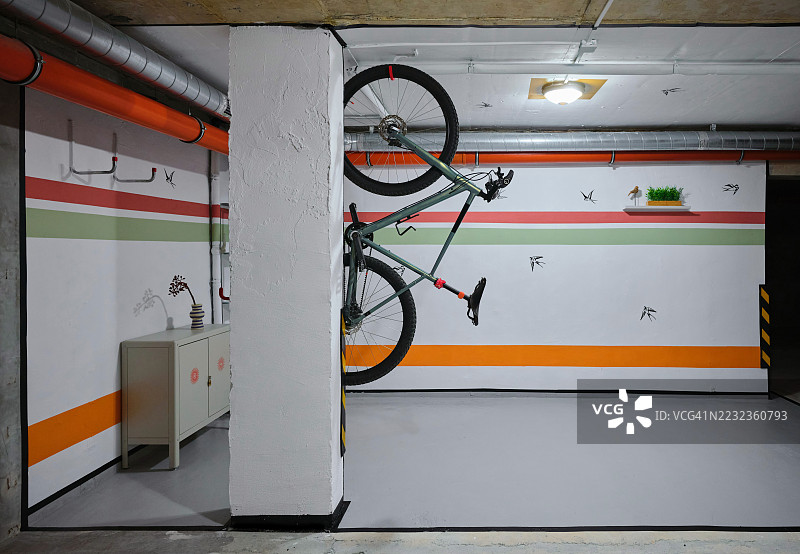 私人住宅中的地下车库图片素材