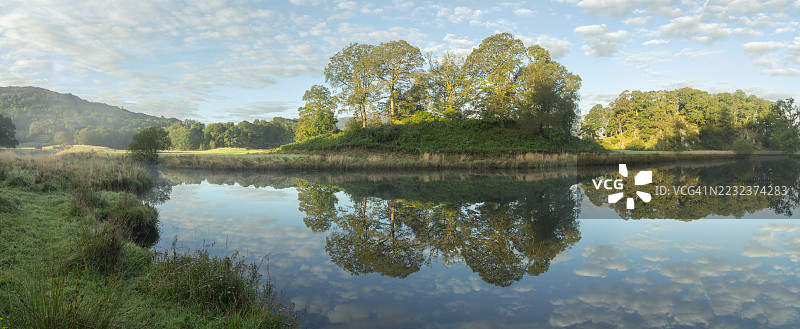 英格兰坎布里亚湖区国家公园的埃尔特沃特的黎明图片素材