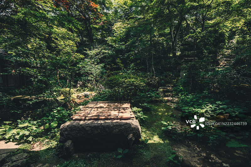 京都府宝泉院的宁静竹桥图片素材