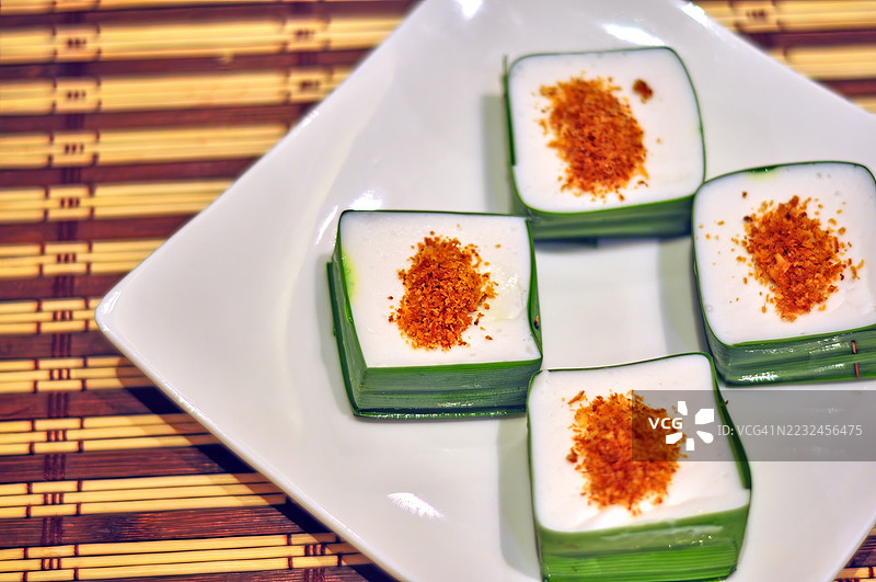 传统泰国甜点的特写俯视图。图片素材