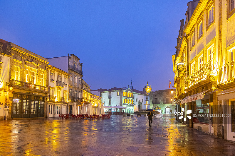 葡萄牙，维亚纳堡，黄昏时分的共和国广场图片素材