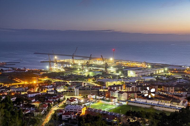 葡萄牙，从慈悲教堂俯瞰维亚纳堡的景色图片素材