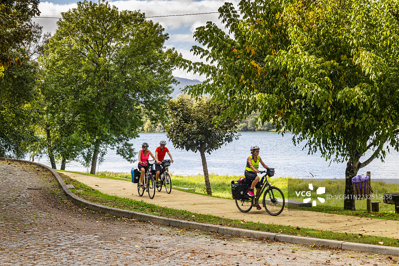 葡萄牙，瓦伦萨堡，沿米尼奥河的步道图片素材