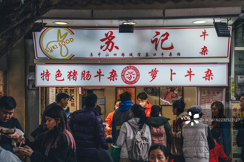广州，广东，中国热闹的苏记牛杂摊位图片素材