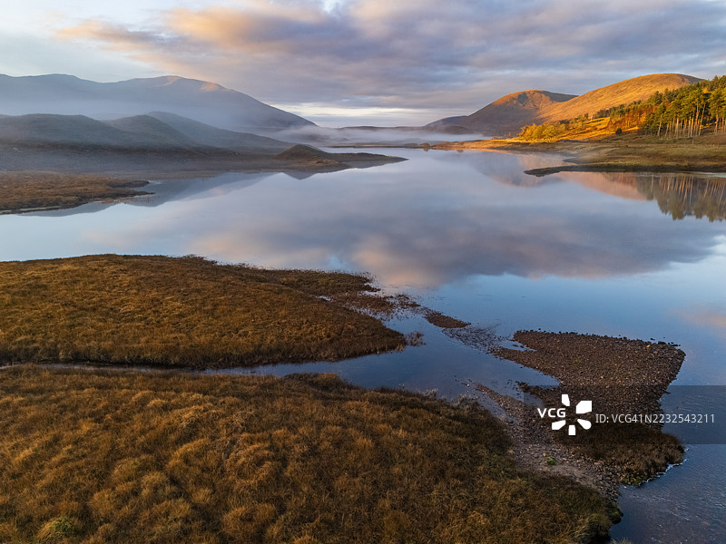 苏格兰西罗斯地区莱德戈万的洛赫戈万日出图片素材