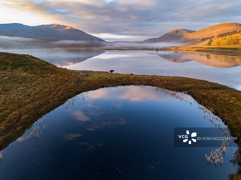 苏格兰韦斯特罗斯的莱德戈万日出，洛赫戈万图片素材