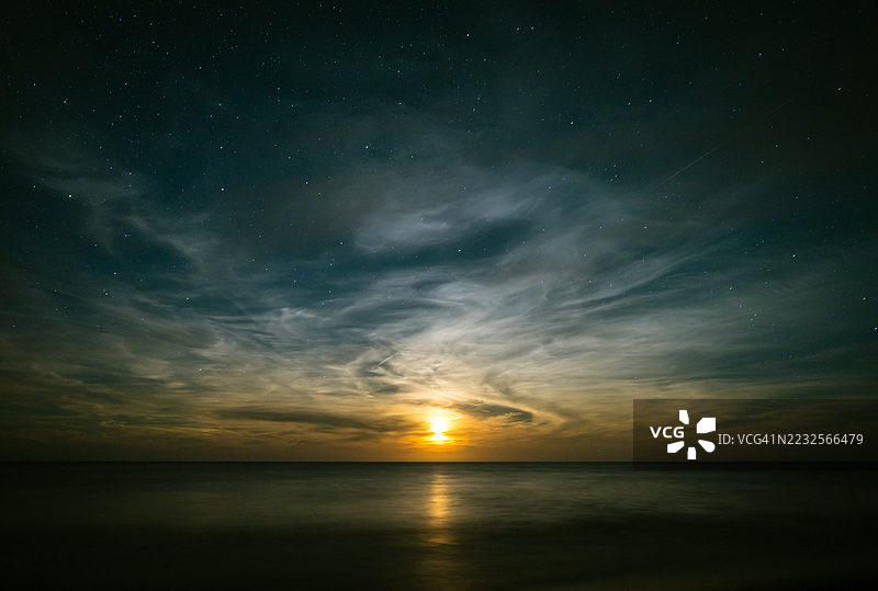 星空下的月光海洋图片素材