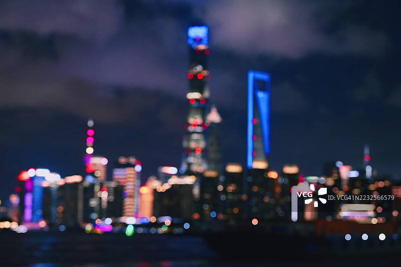 模糊的夜景，灯光璀璨的城市天际线，中国图片素材