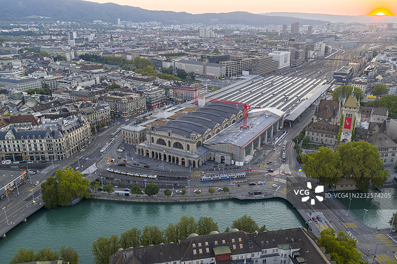 苏黎世天际线与利马特河、主火车站HB图片素材