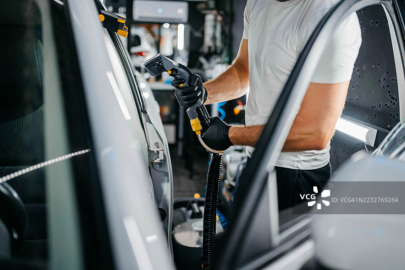 汽车美容服务深层内饰清洁图片素材