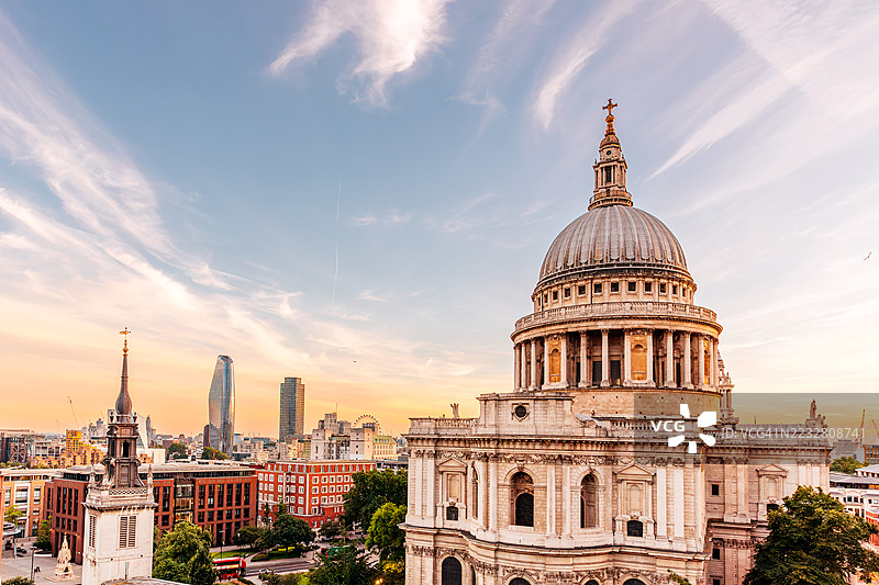 伦敦圣保罗大教堂的日落航拍图图片素材