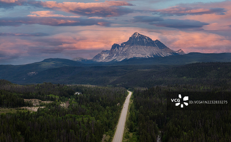 加拿大黄头公路的公路旅行图片素材