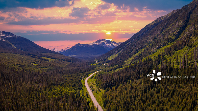 加拿大海天公路上的公路旅行图片素材