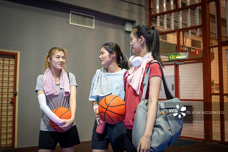 迈向荣耀的静默进军：年轻球员步入聚光灯下图片素材