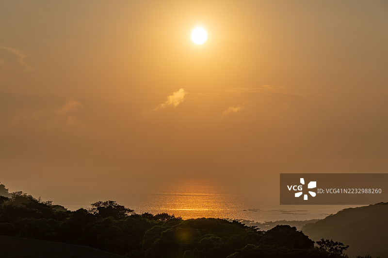 日本神奈川的日落海滩图片素材
