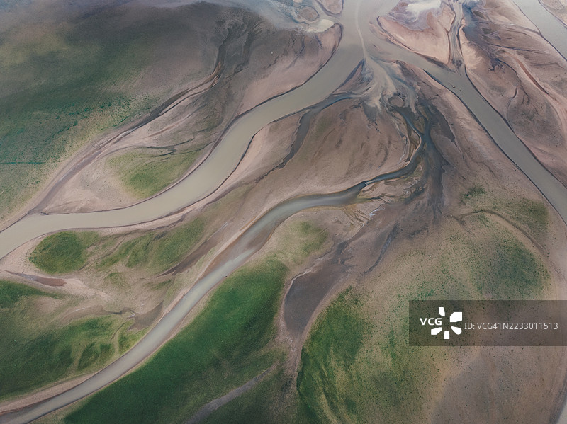 江西南昌地球之树蜿蜒河口的鸟瞰图图片素材