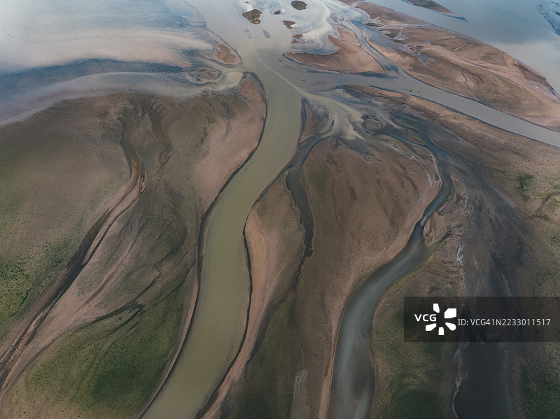 江西南昌地球之树蜿蜒河口的鸟瞰图图片素材