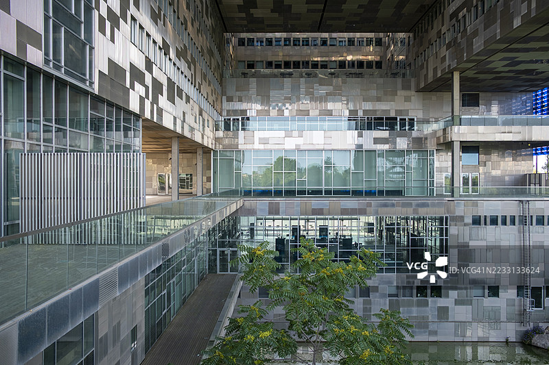 几何结构开放于公共空间图片素材