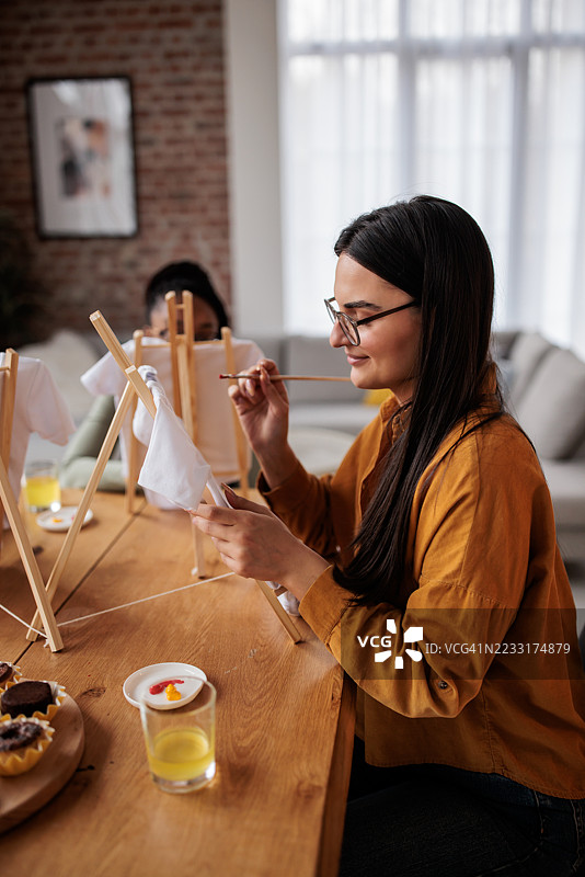 女性定制婴儿连体衣图片素材