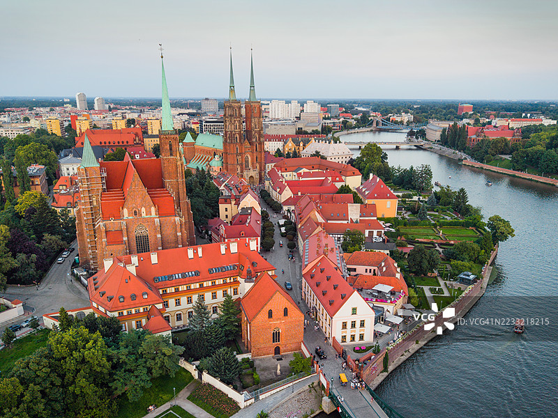 波兰弗罗茨瓦夫的奥斯特鲁夫·图姆斯基和奥德河的鸟瞰图图片素材