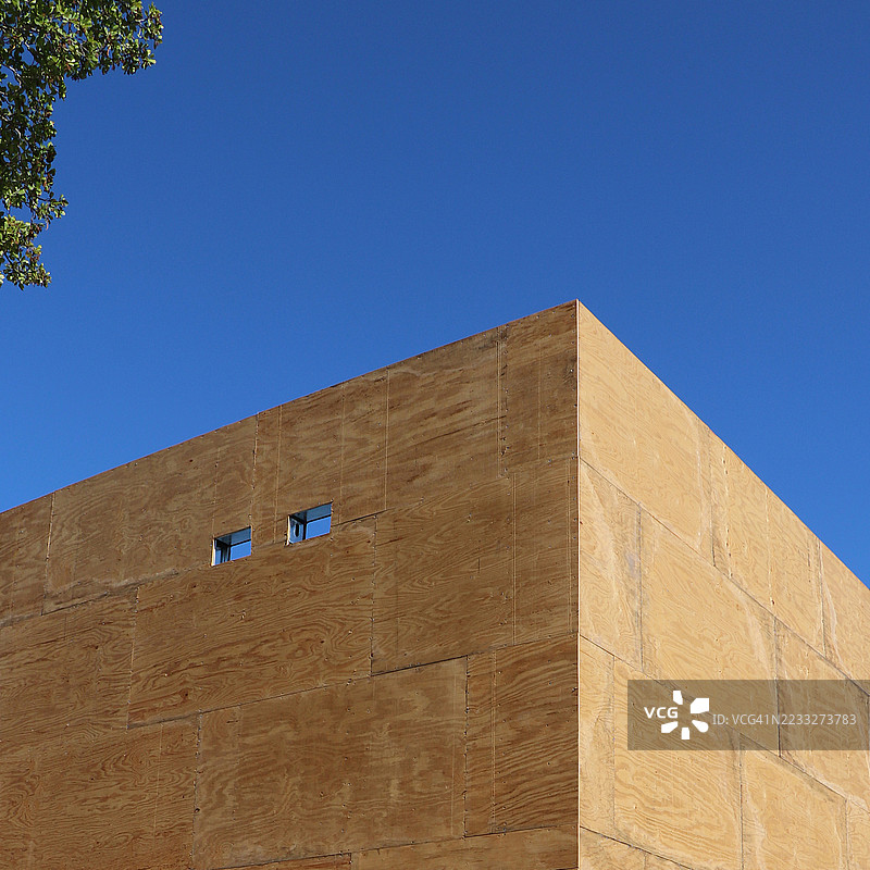 新建建筑外观，使用工程木板图片素材