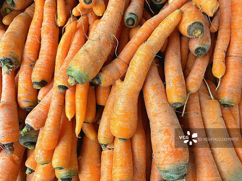 传统市场上的胡萝卜堆图片素材
