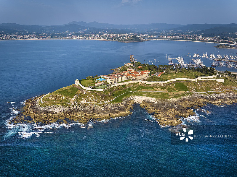 西班牙加利西亚海岸的巴约纳城市风景图片素材