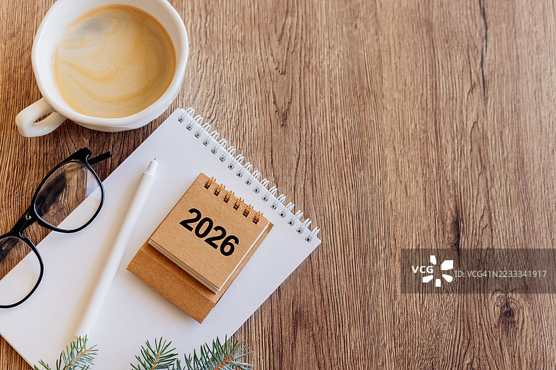 2026年计划的桌面配件和日历图片素材