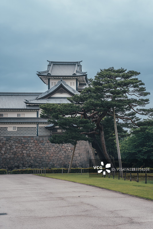 日本石川县金泽市金泽城公园的传统日本城堡结构图片素材