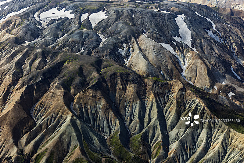 山地风景,阳光明媚,夏季,雪原,火山地貌,鸟瞰图,兰德曼纳劳卡,菲亚尔拉巴克自然保护区,冰岛高地,冰岛图片素材