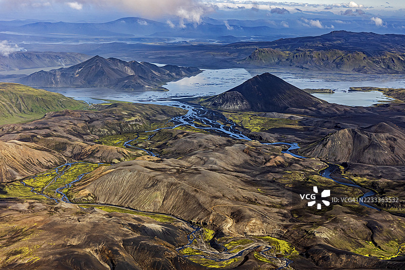 山地风景,湖泊,河流,阳光明媚,夏季,火山地貌,鸟瞰图,兰德曼纳劳卡,菲亚尔拉巴克自然保护区,冰岛高地,冰岛图片素材