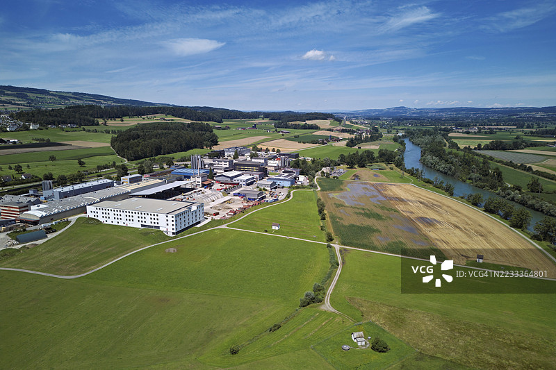 瑞士阿尔高州弗赖阿姆特辛斯的瑞乌斯河右岸工业区图片素材