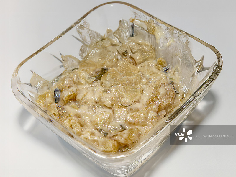 玻璃碗中的山葵腌制鲱鱼子图片素材